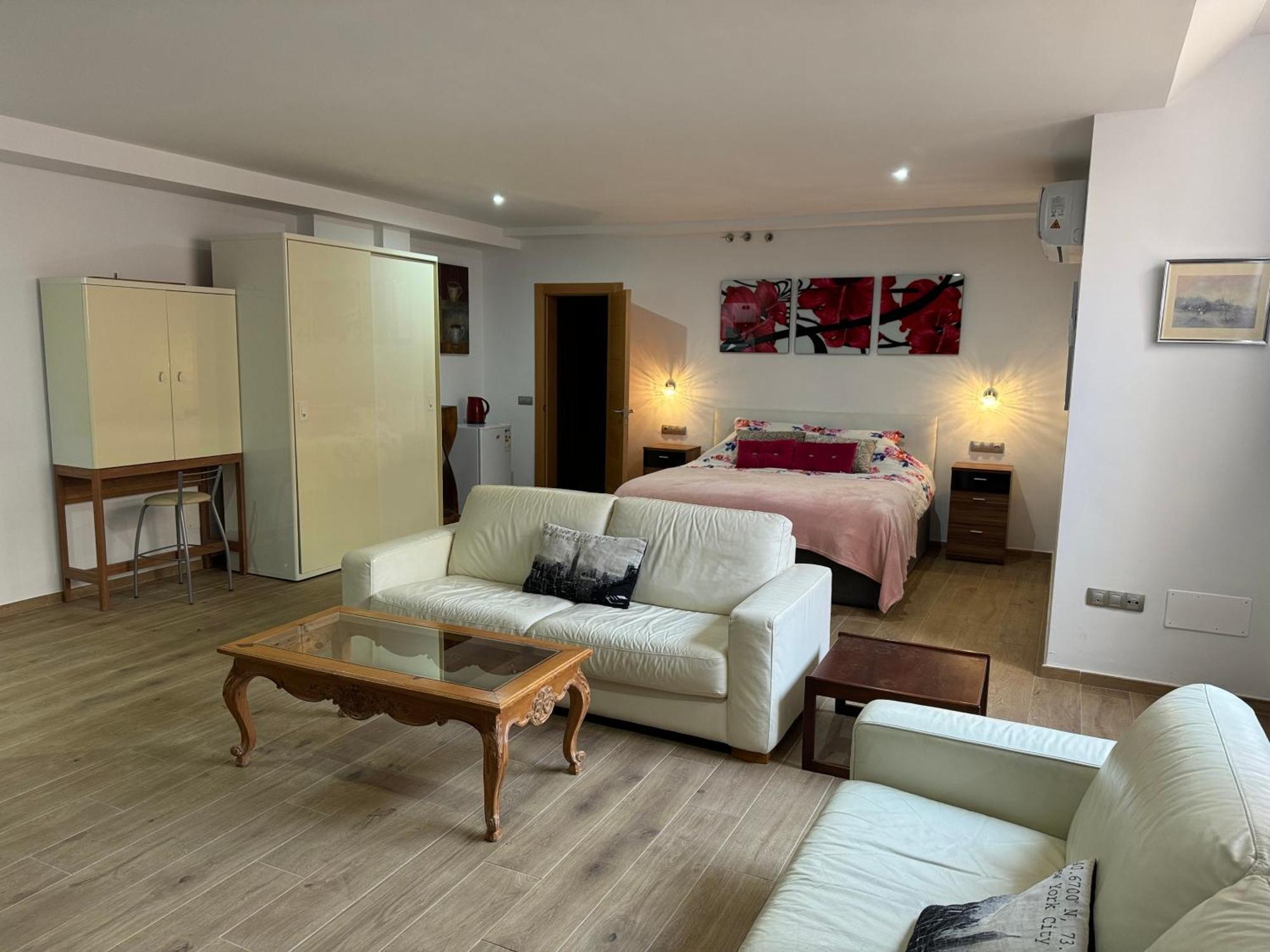 Villa Puerto Santiago: Luxury 5-bedroom With Pool And Disabled Access Puerto de Santiago (Tenerife)