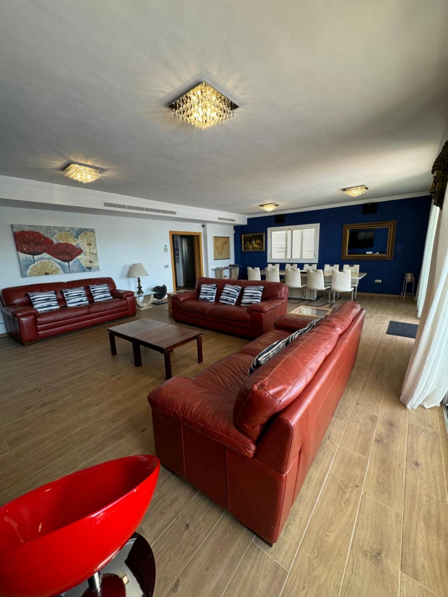 Puerto Santiago: Luxury 5-bedroom With Pool And Disabled Access Villa Puerto de Santiago (Tenerife)