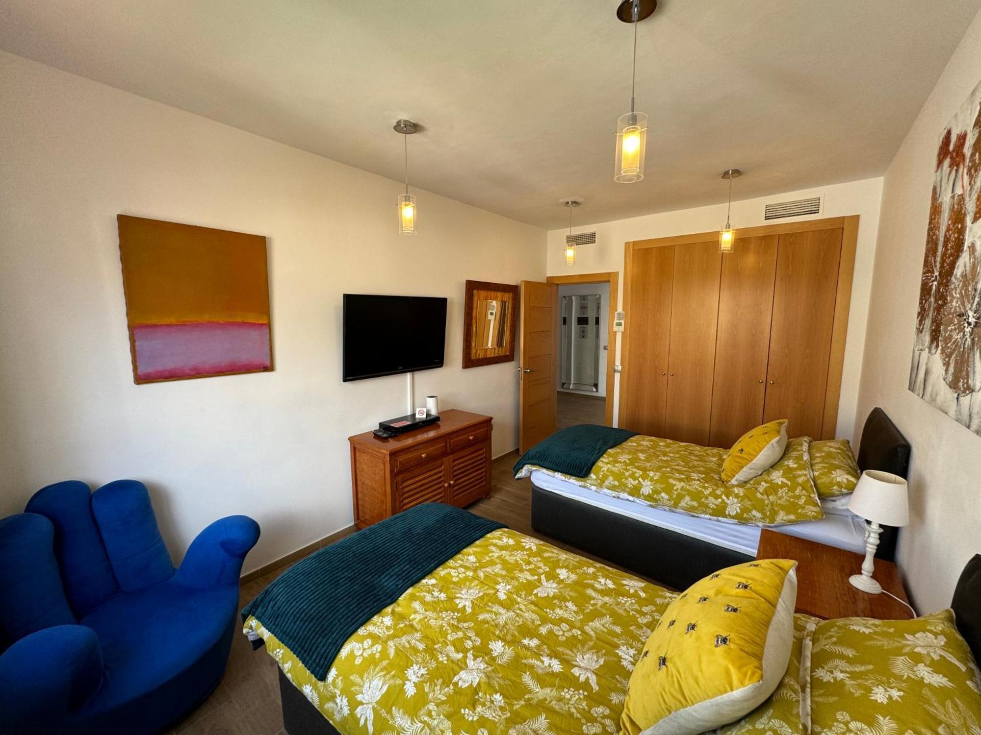 Villa Puerto Santiago: Luxury 5-bedroom With Pool And Disabled Access Puerto de Santiago (Tenerife)