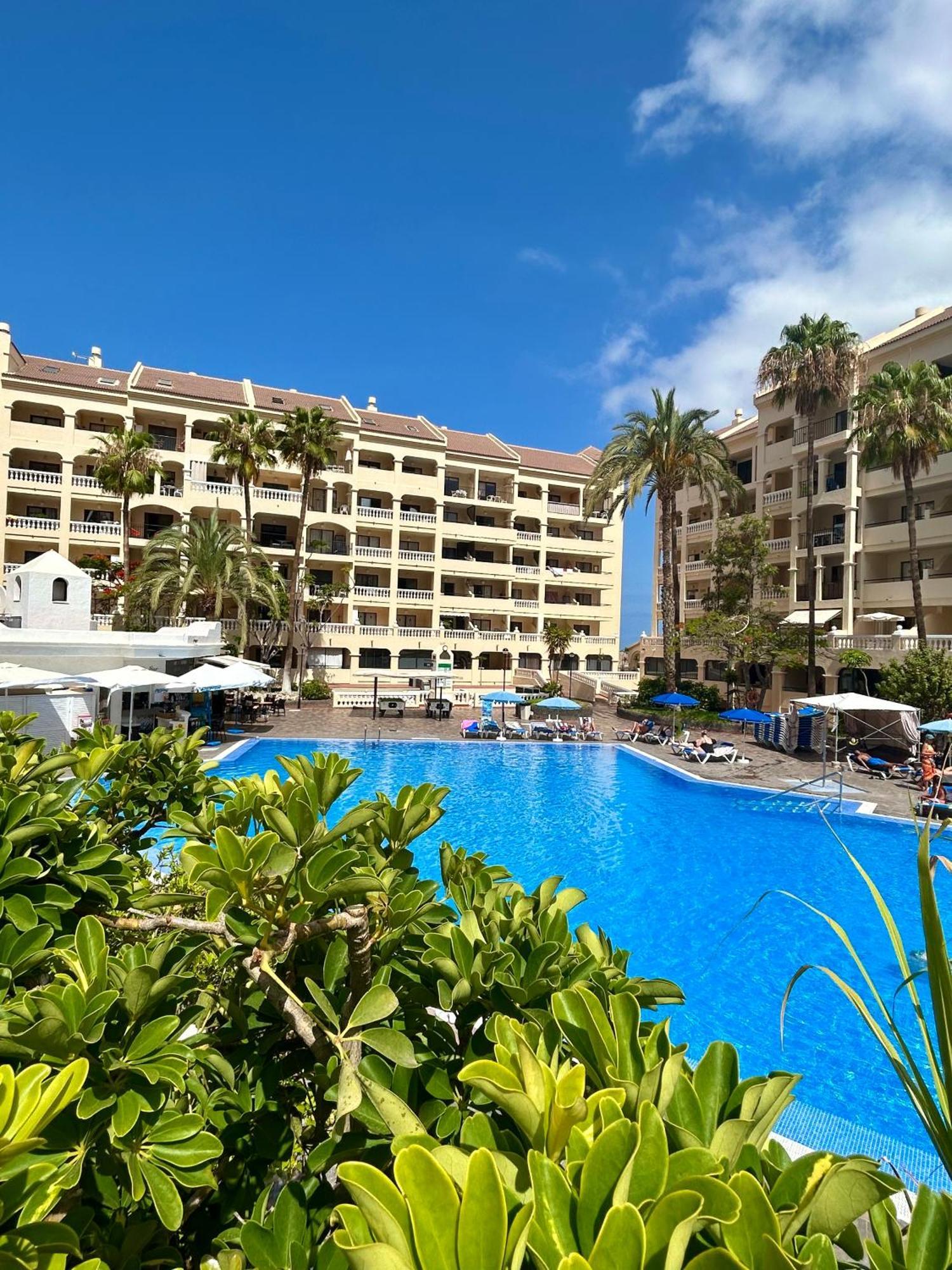Beautiful Sea View In Castle Harbour C002 Apartment