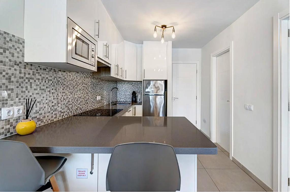Apartamento De Lujo En Torre Del Sol, Playa De Americas Arona (Tenerife)