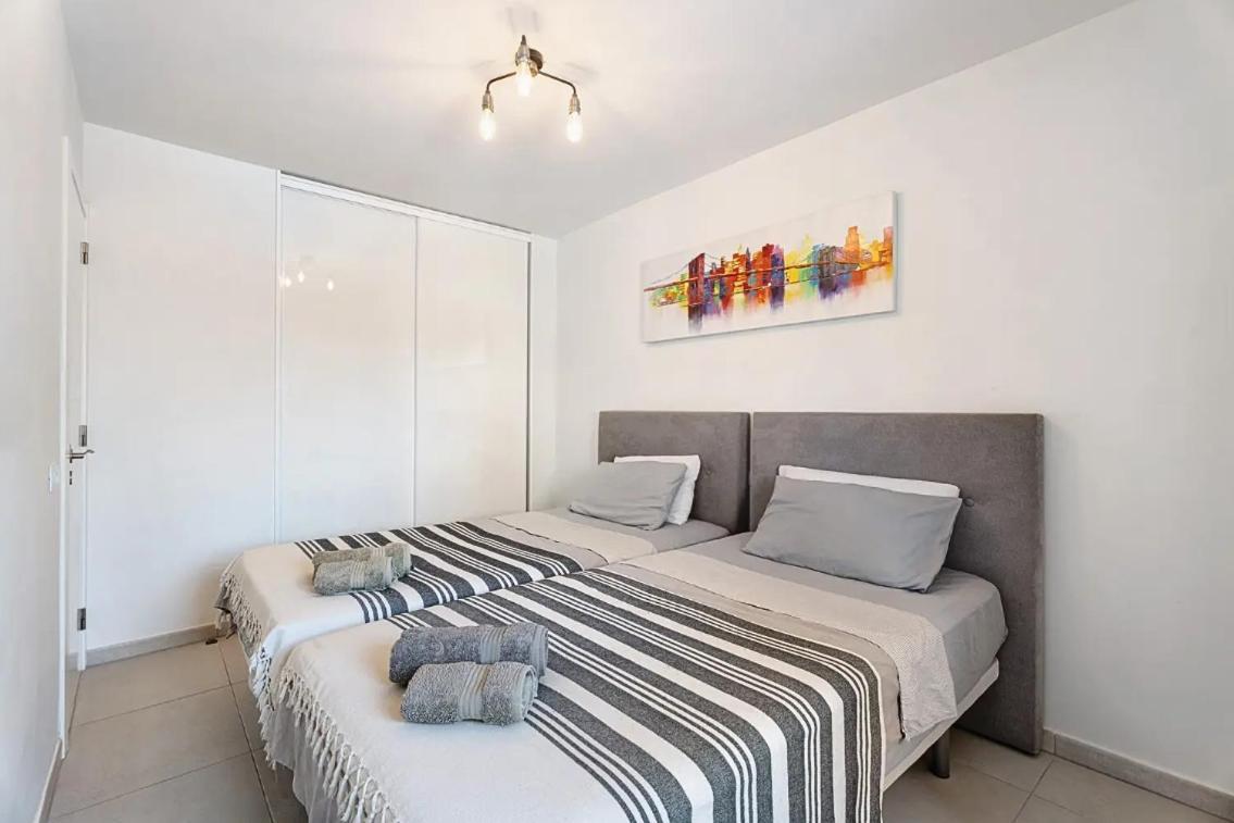 Apartamento De Lujo En Torre Del Sol, Playa De Americas