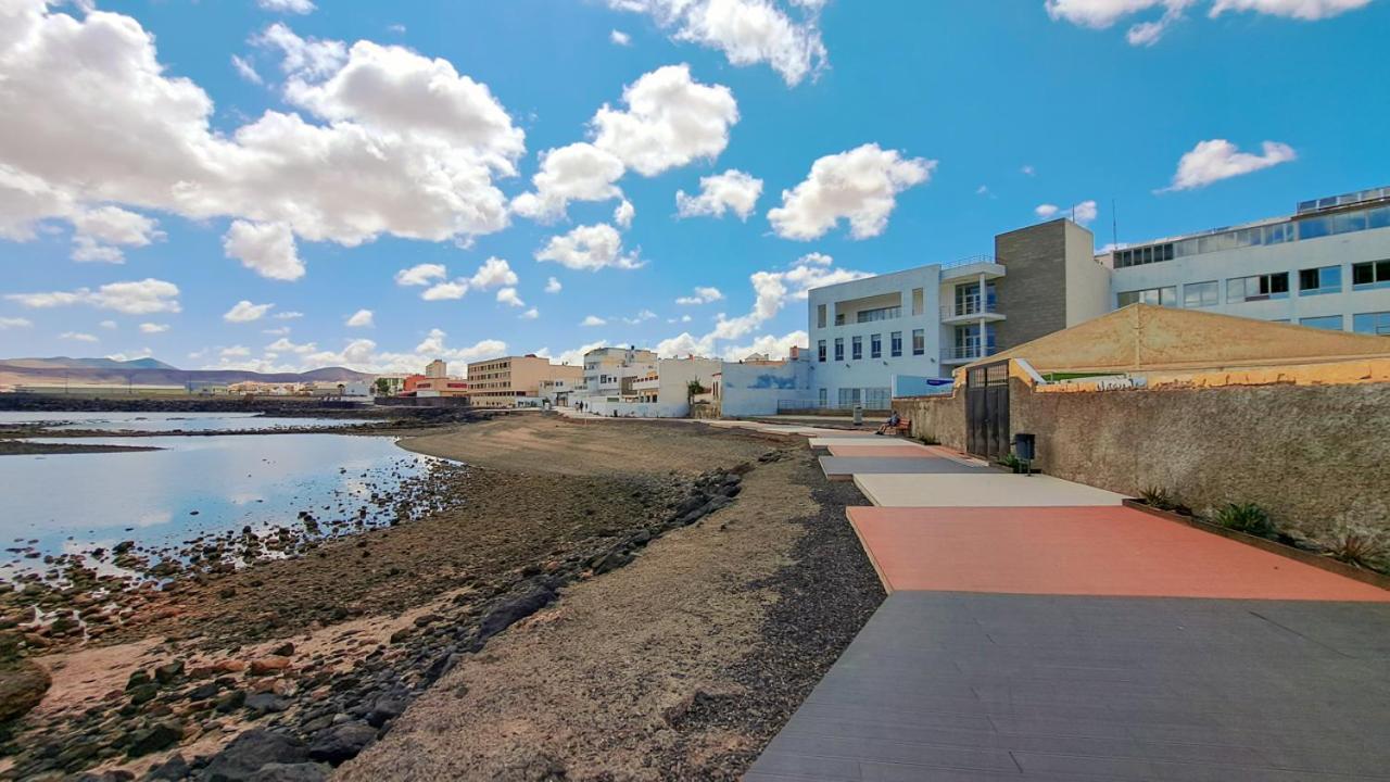 Elegant 2 Bedrooms Flat 5 Minutes From The Sea & Free Parking *