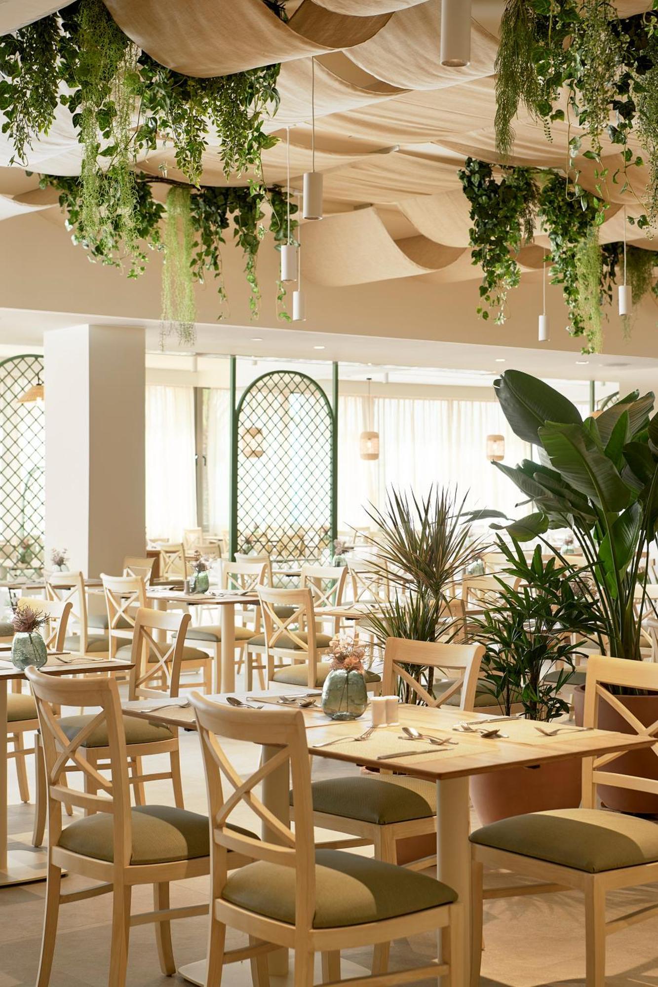 Iberostar Waves Gaviotas Park Hotel 4*