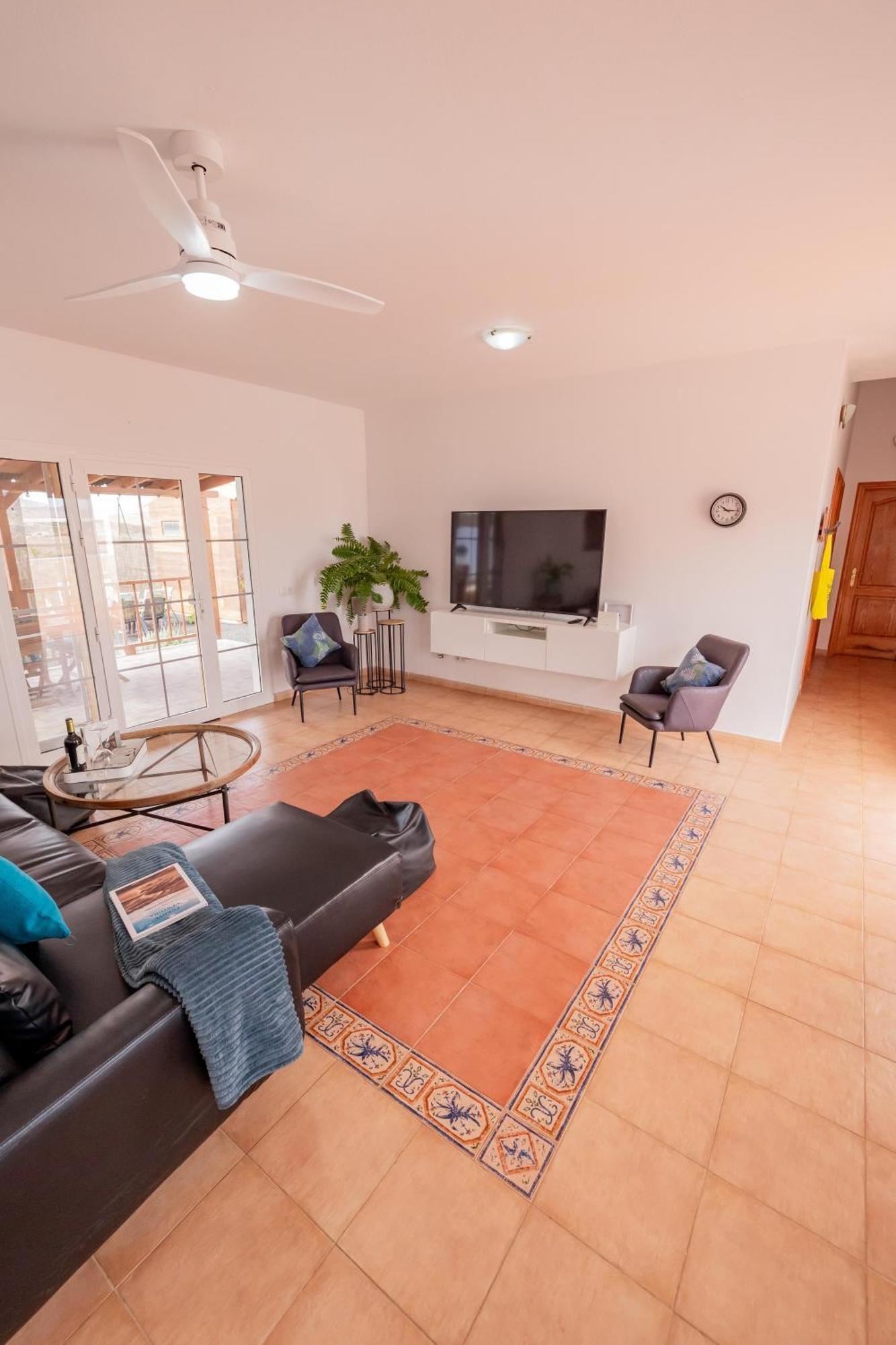 Сasa de vacaciones Casa Amaya - Spacious House With Pool, Large Garden, Bbq, 2 Terraces, And Ideal Location