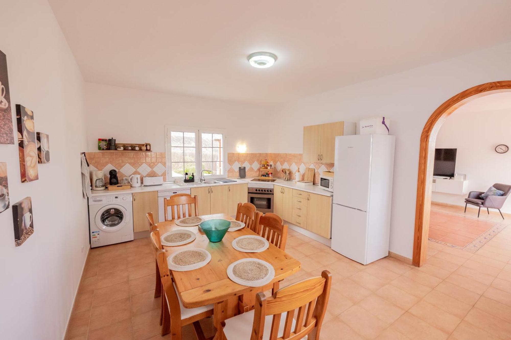 Сasa de vacaciones Casa Amaya - Spacious House With Pool, Large Garden, Bbq, 2 Terraces, And Ideal Location *