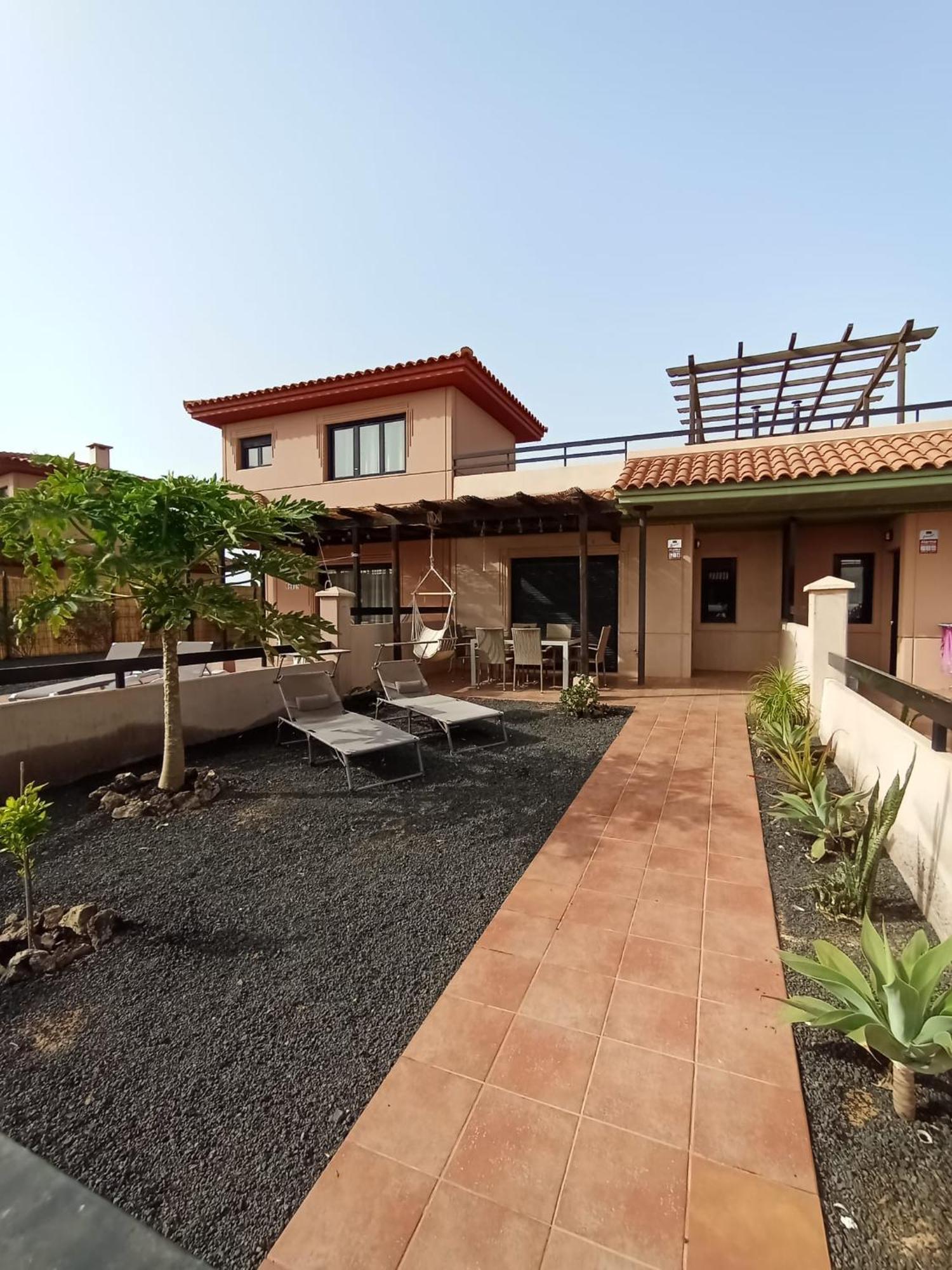 Babel House, La Oliva
