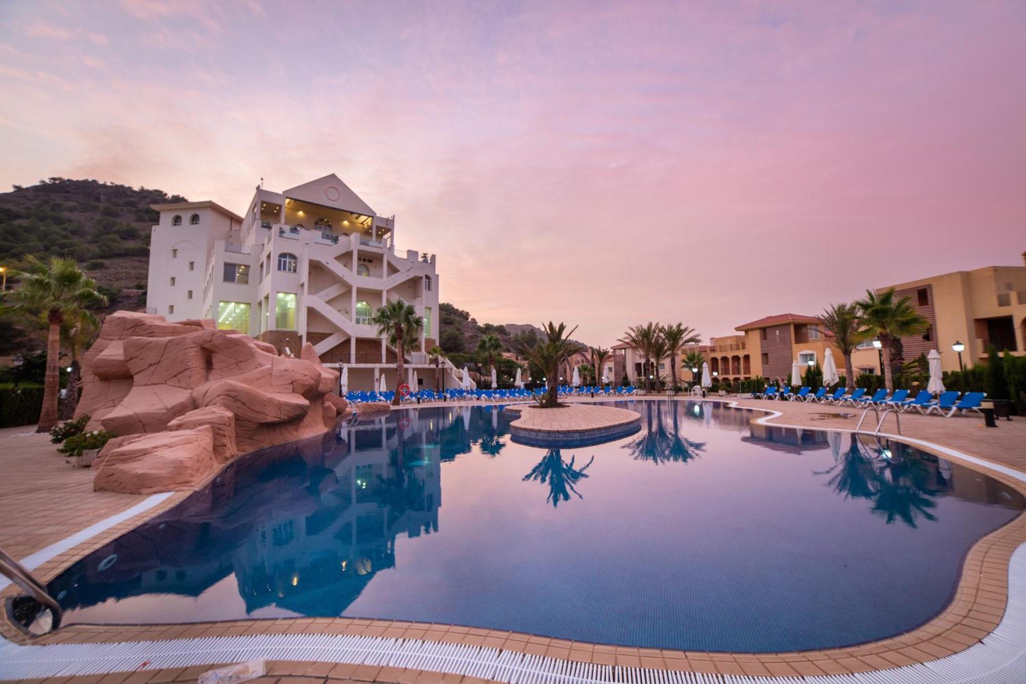 Apartahotel Lomas Village – Luxury La Manga del Mar Menor