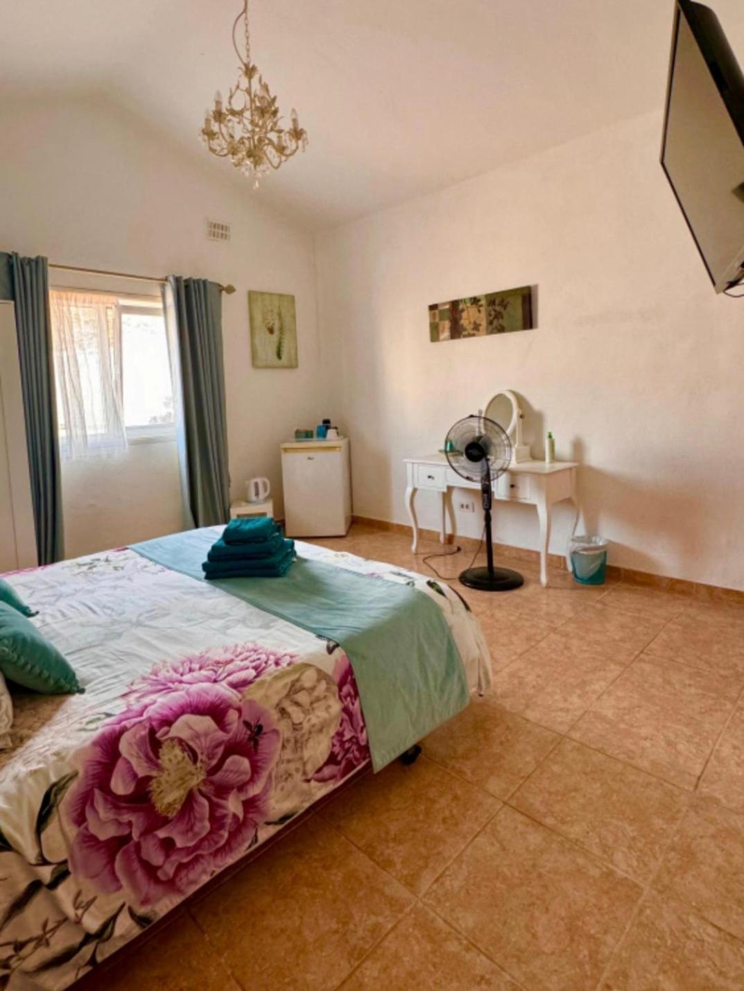 Feliza Habitación en casa particular Güime