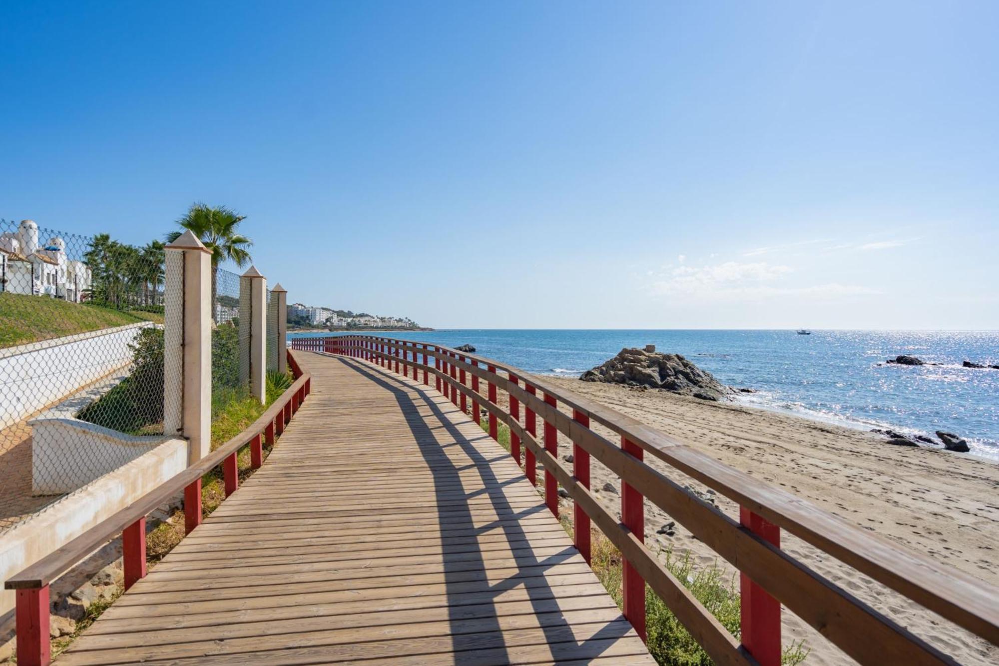 Cosy With Direct Access To The Sea