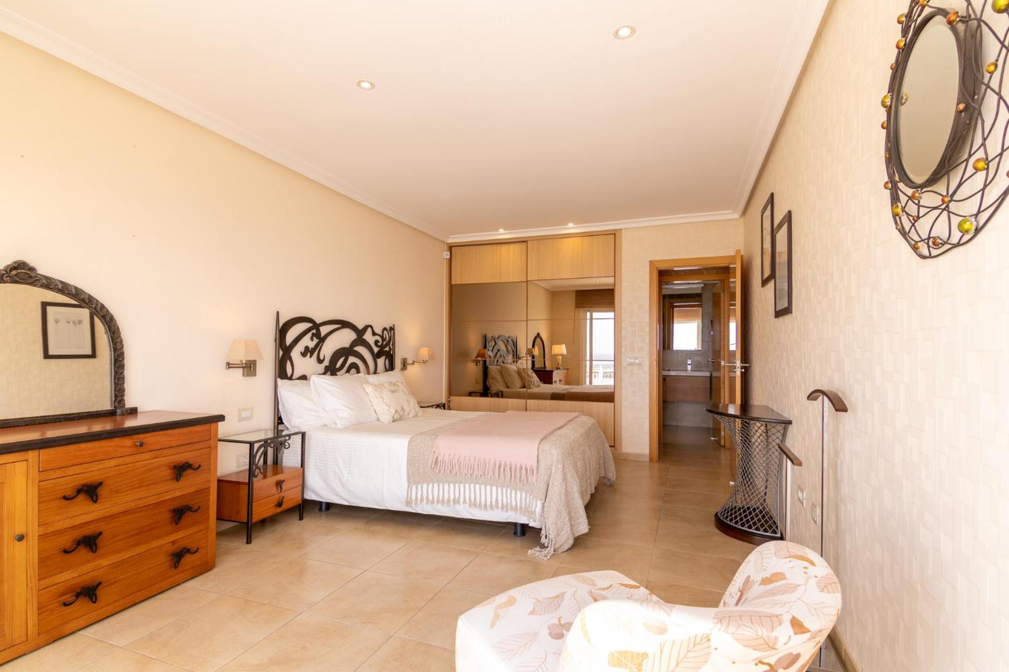 Apartment Penthouse Of Ocean Views Los Cristianos (Tenerife)