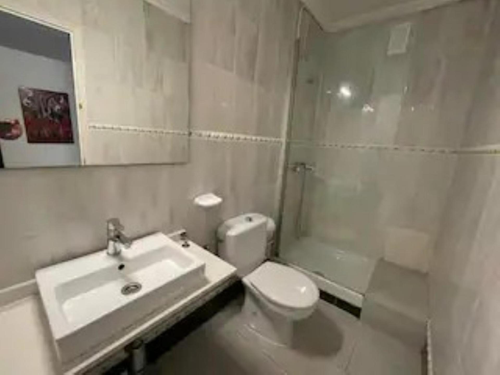 Ideally Located And Apartment *