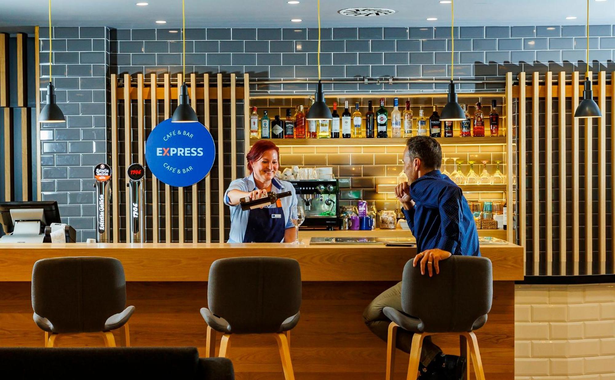 Hotel Express Bilbao Airport By Ihg