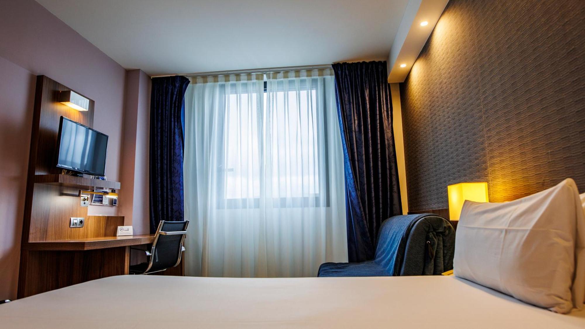 Hotel Express Bilbao Airport By Ihg