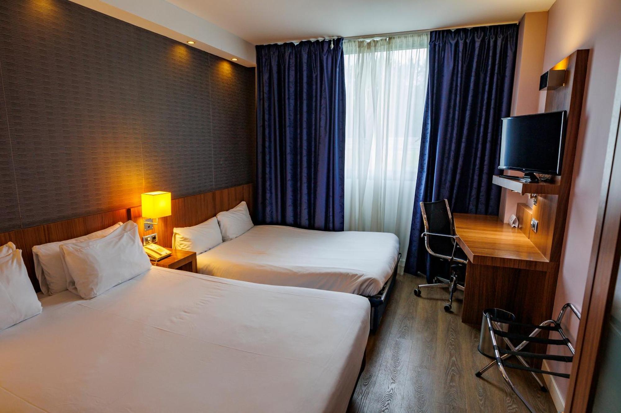 Hotel Express Bilbao Airport By Ihg
