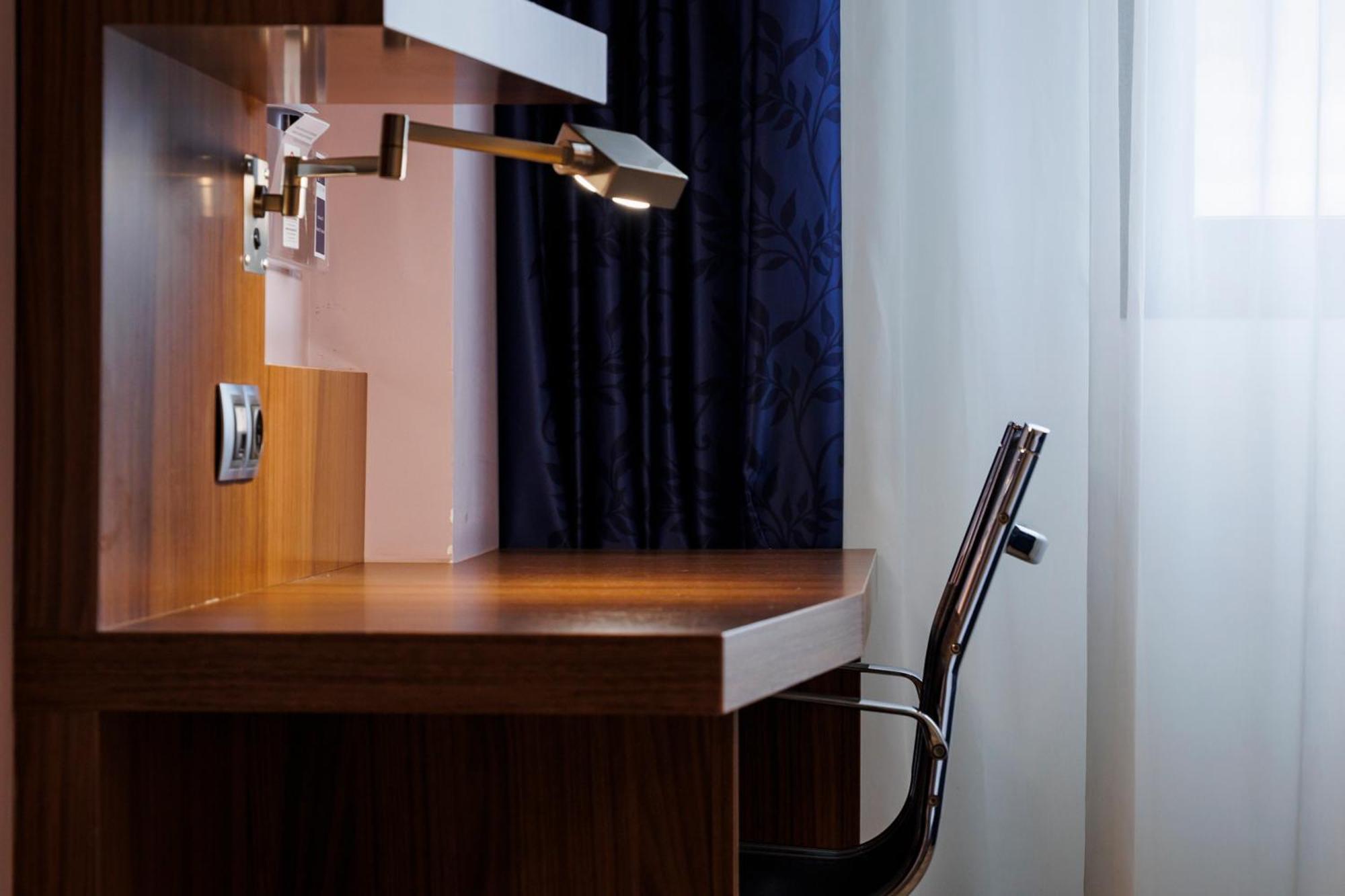 Hotel Express Bilbao Airport By Ihg 3*