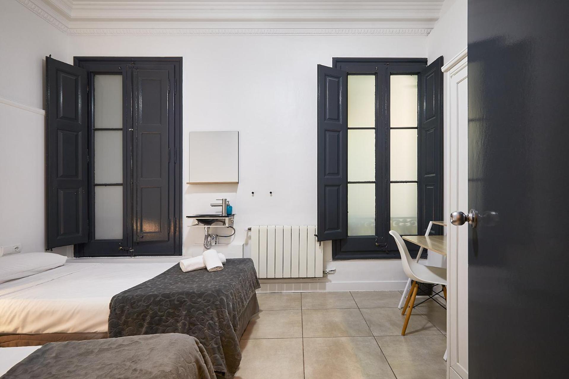 Ella Hostel Gran Via Guest house 2*