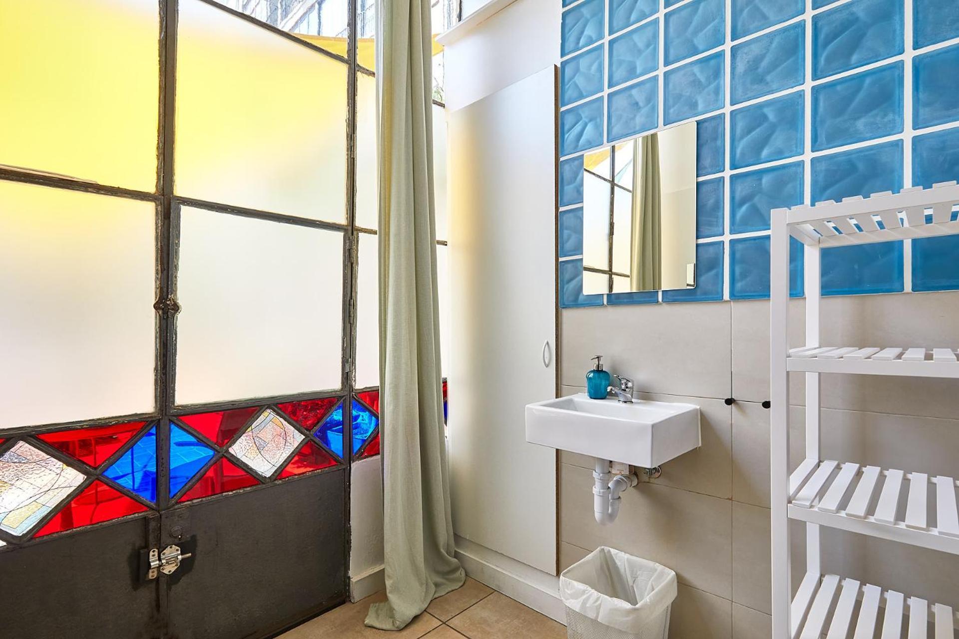 Guest house Ella Hostel Gran Via 2*