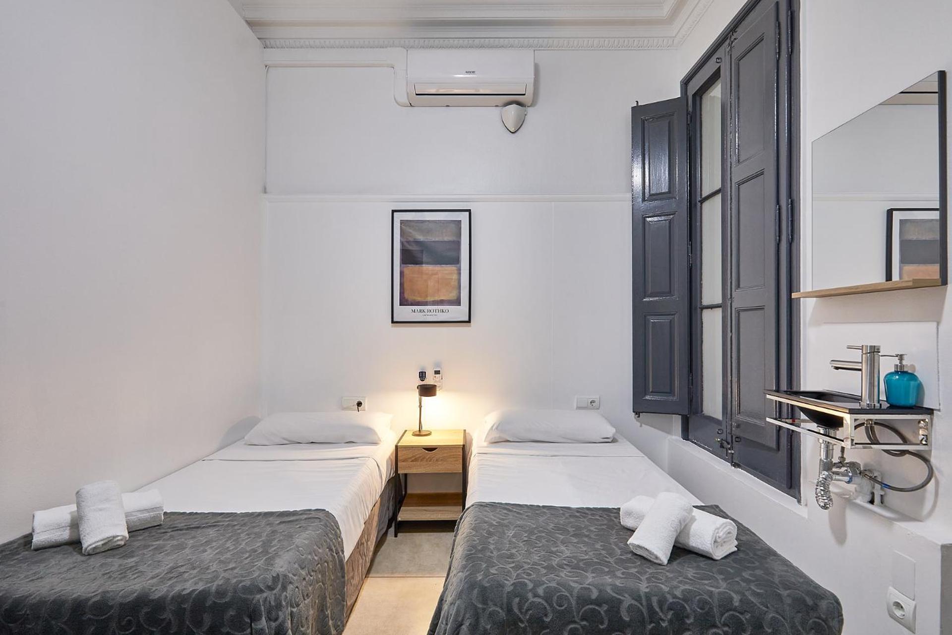 Ella Hostel Gran Via Guest house 2*