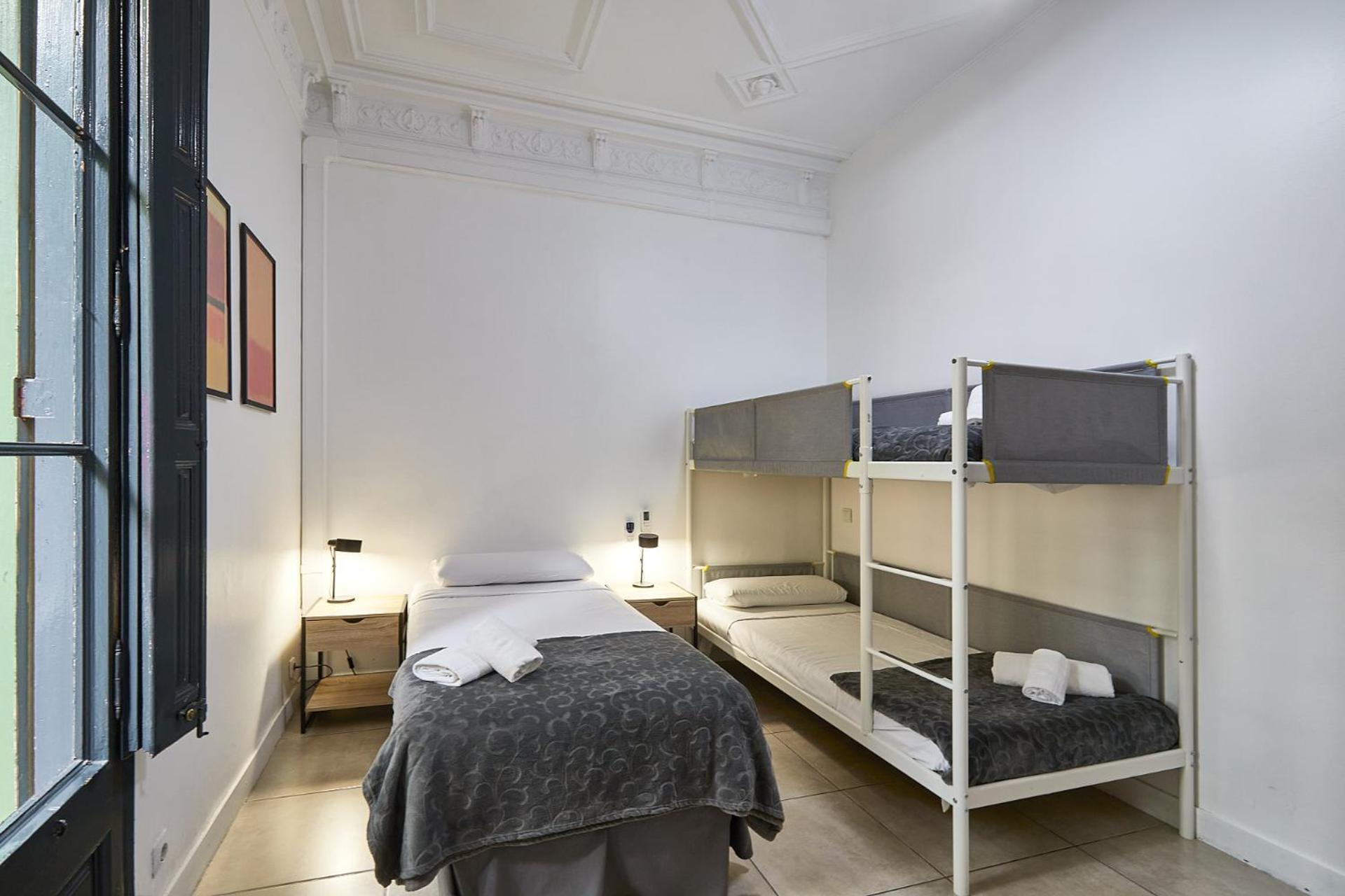 Ella Hostel Gran Via 2*