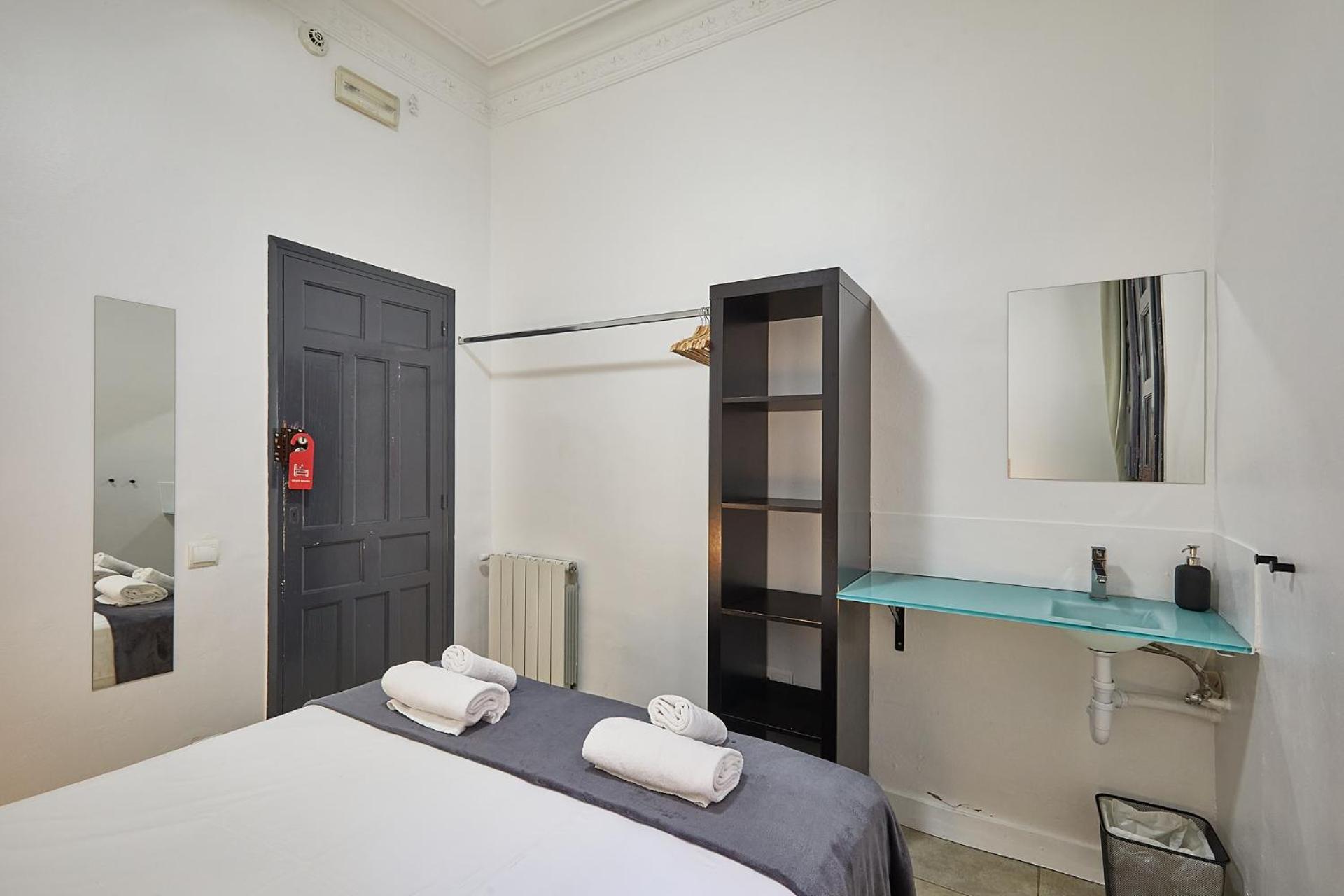 Ella Hostel Gran Via Guest house
