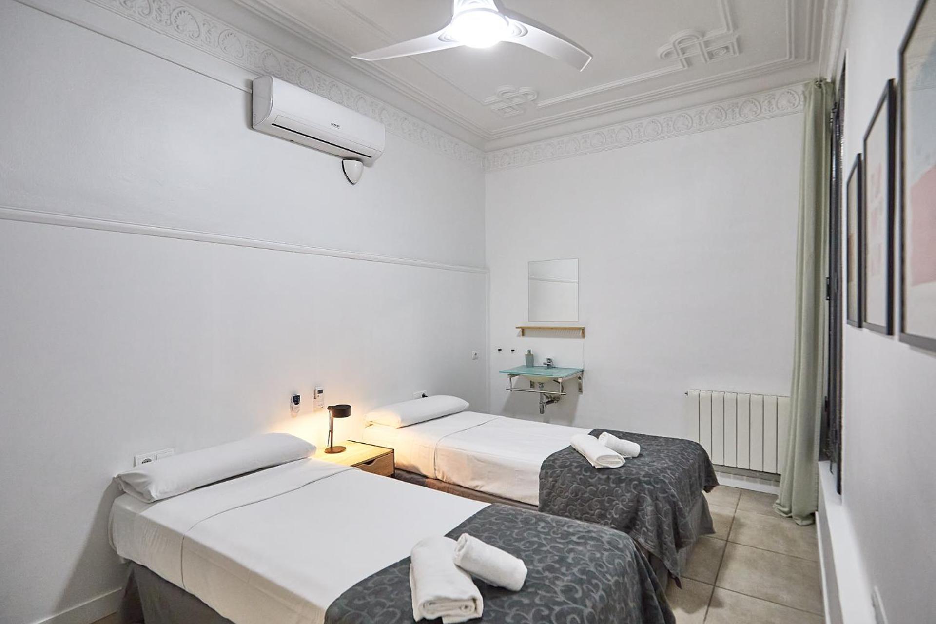 Ella Hostel Gran Via Guest house