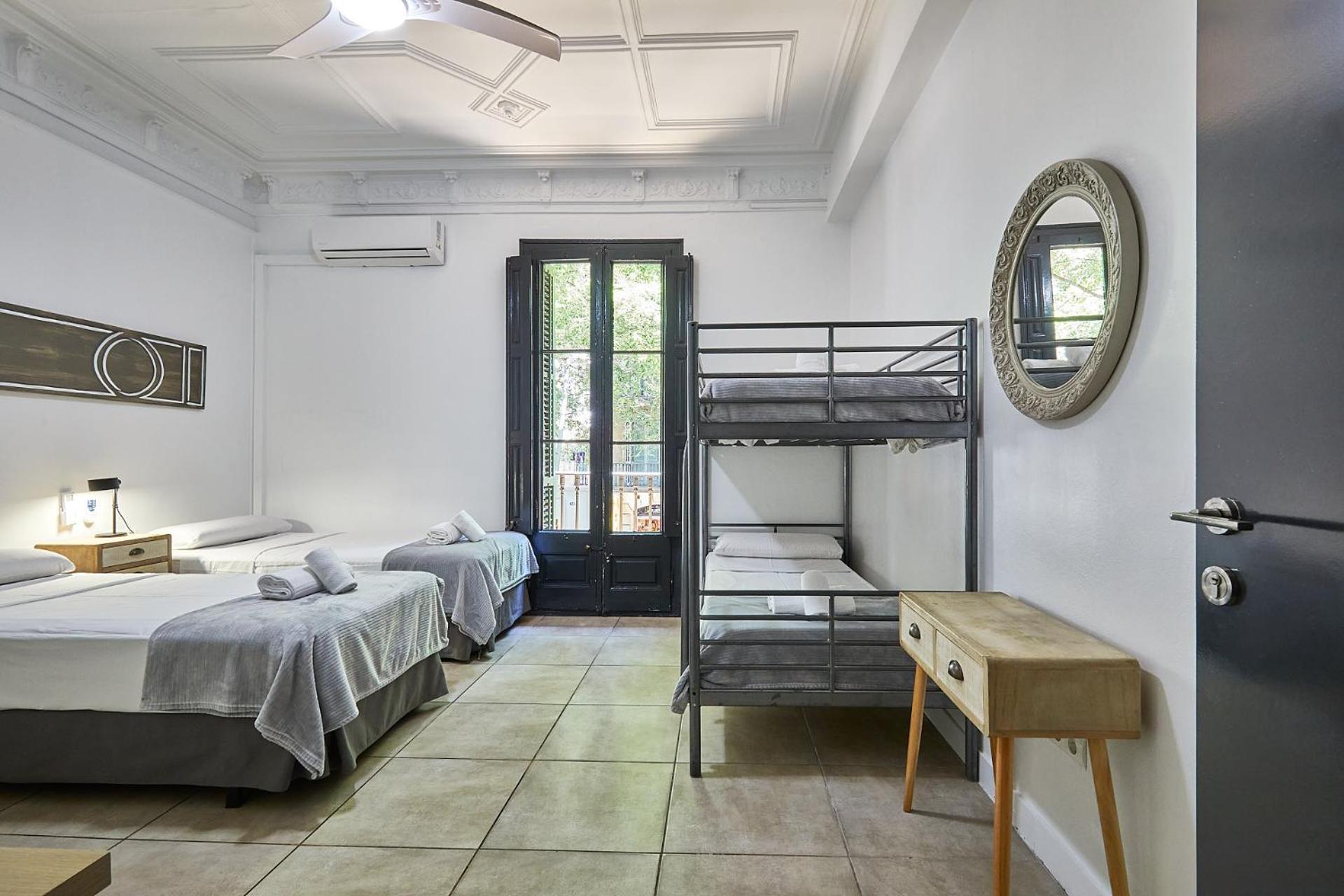 Guest house Ella Hostel Gran Via 2*