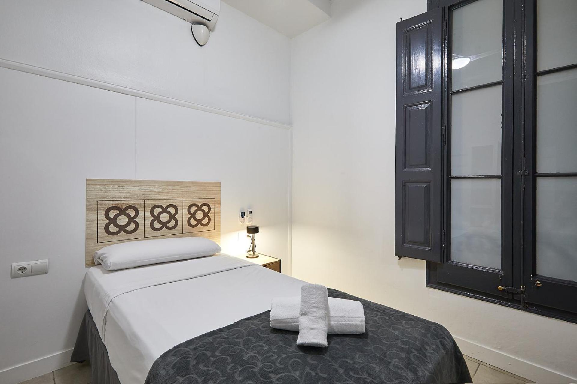 Ella Hostel Gran Via 2*