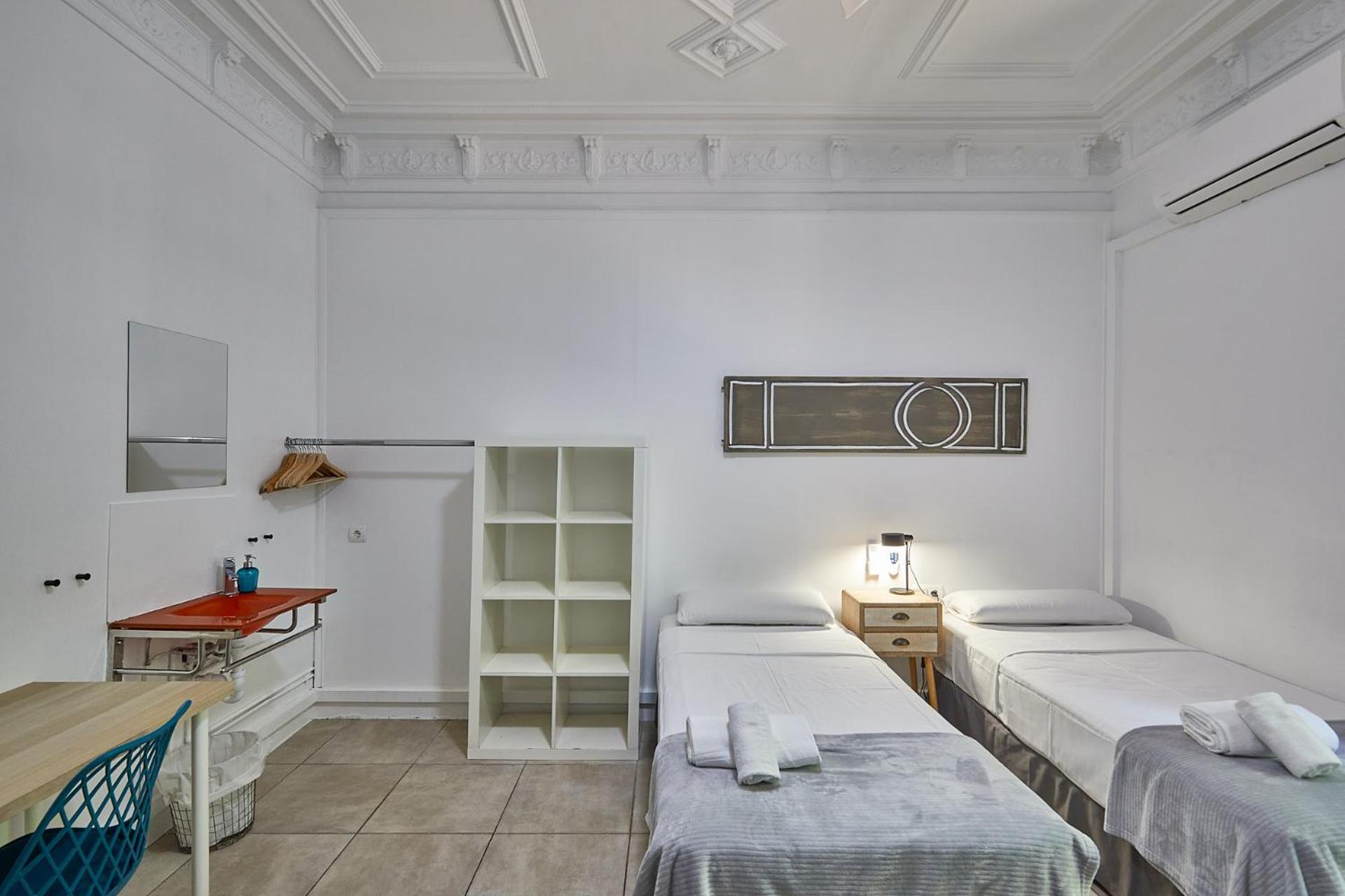 Ella Hostel Gran Via Guest house 2*