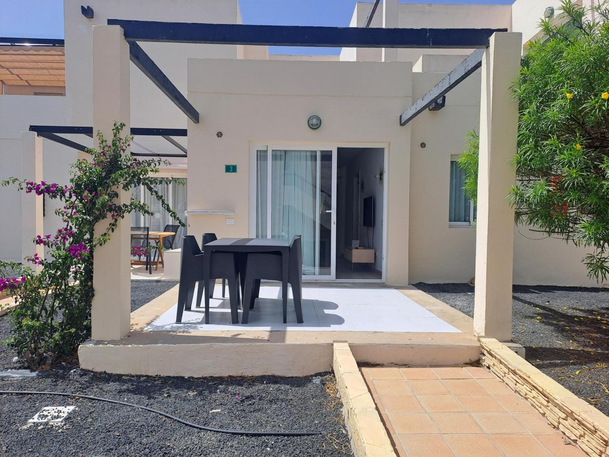 13 Con Terraza Y Piscina En Apartahotel Corralejo
