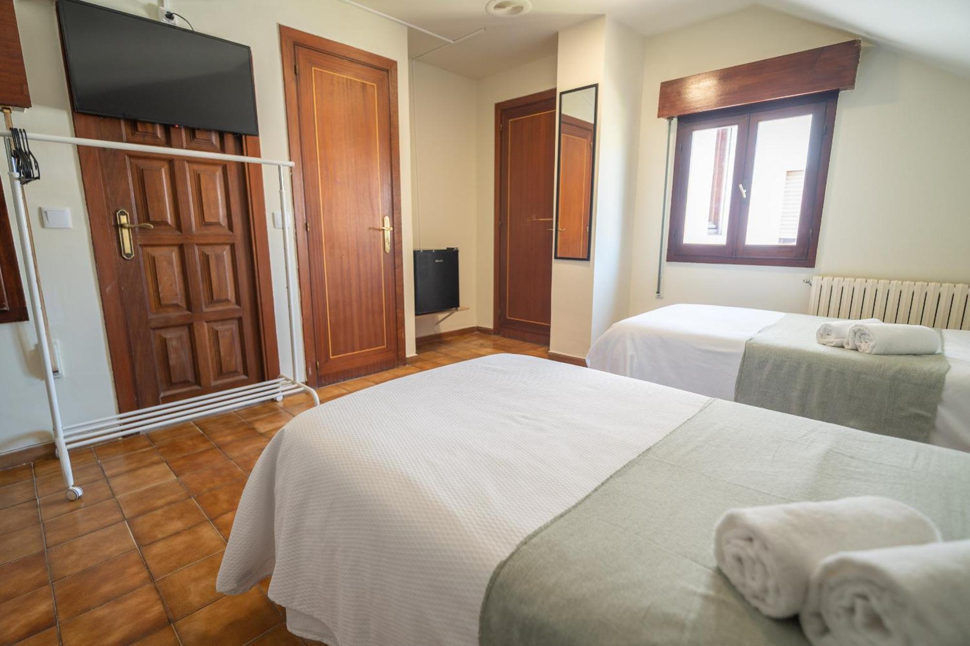 Guest house Valdecilla 3000 *