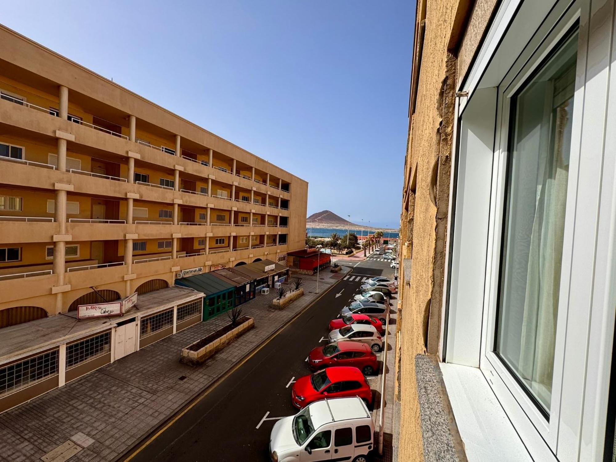 Alquilaencanarias Plaza Roja * El Médano