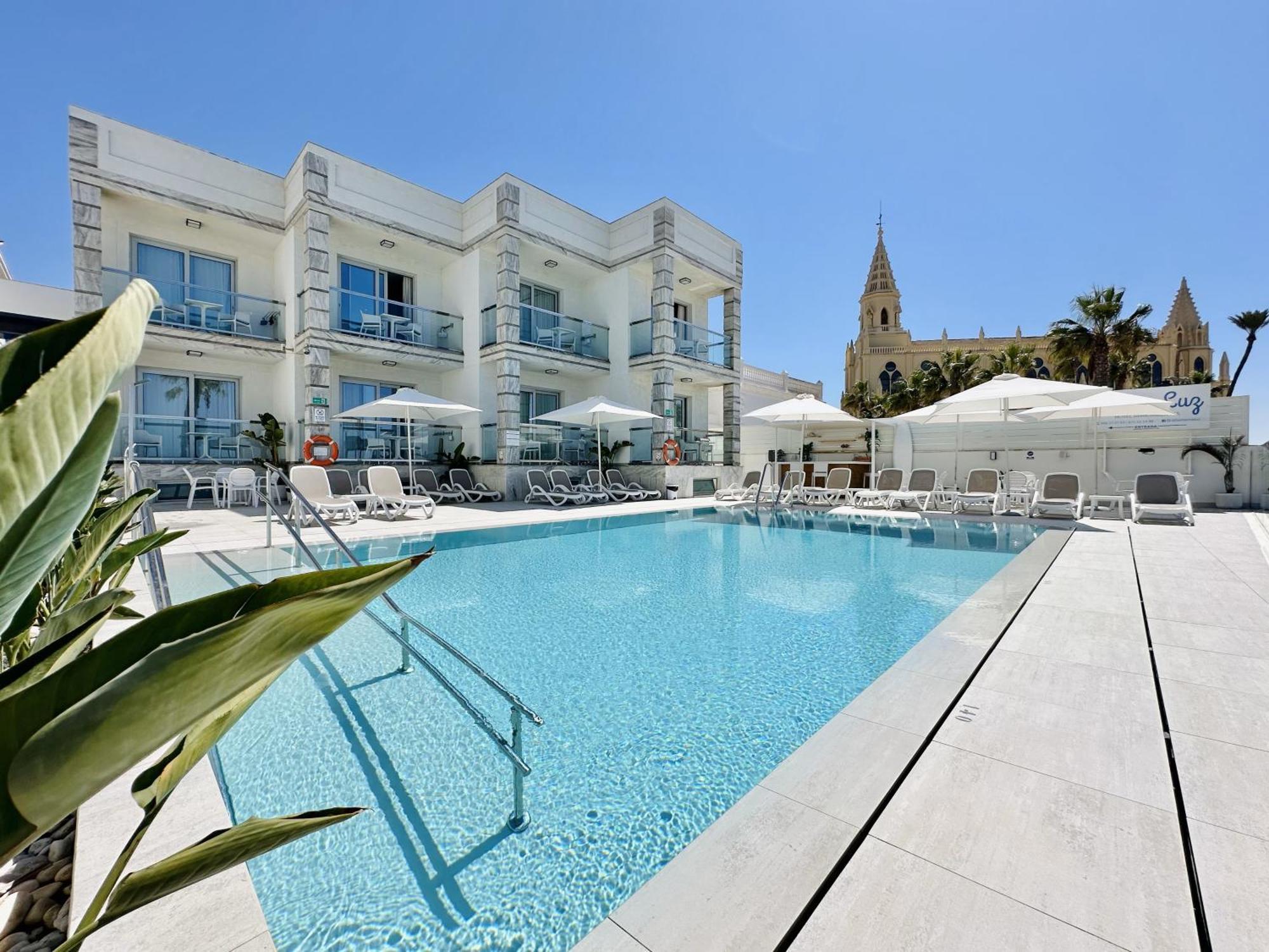 Aparthotel Marina Luz 2*