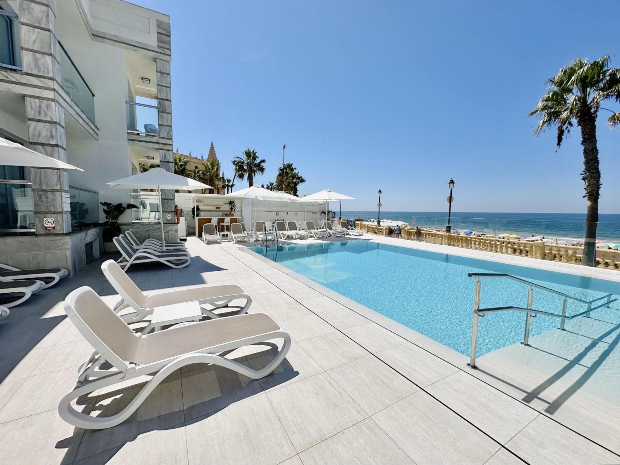 Marina Luz Aparthotel