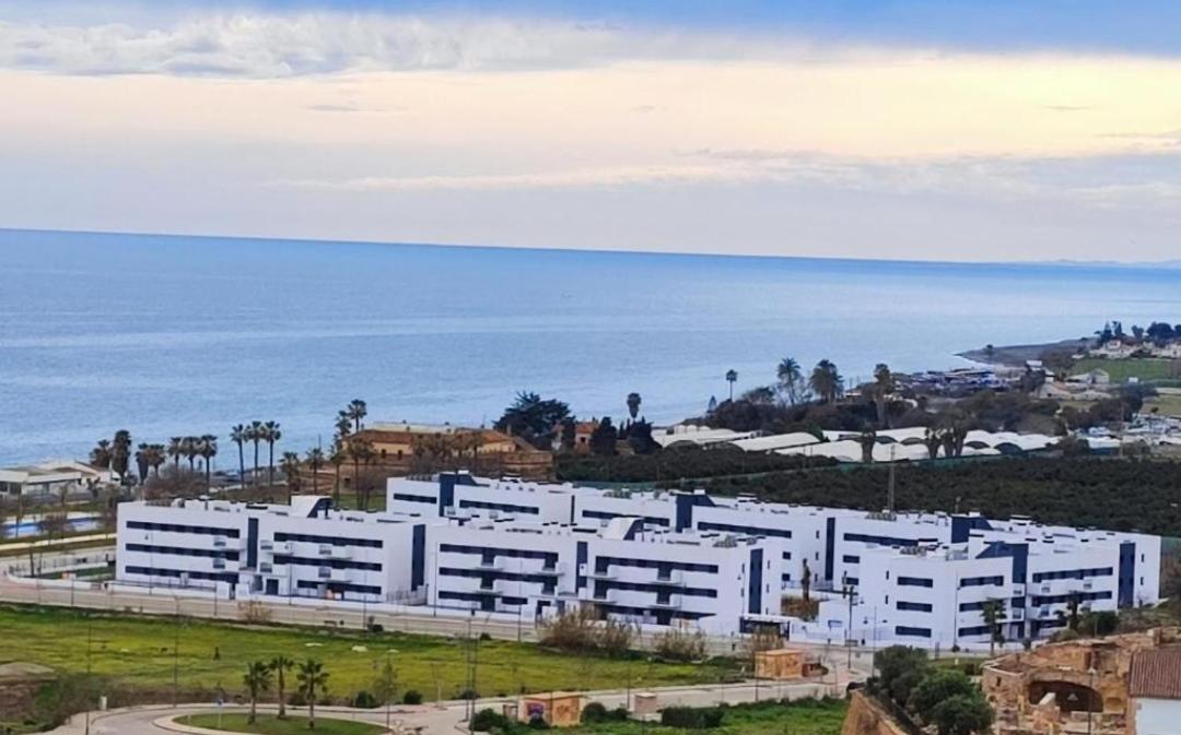 Valle-niza: Beachfront Retreat In Velez-malaga Apartment