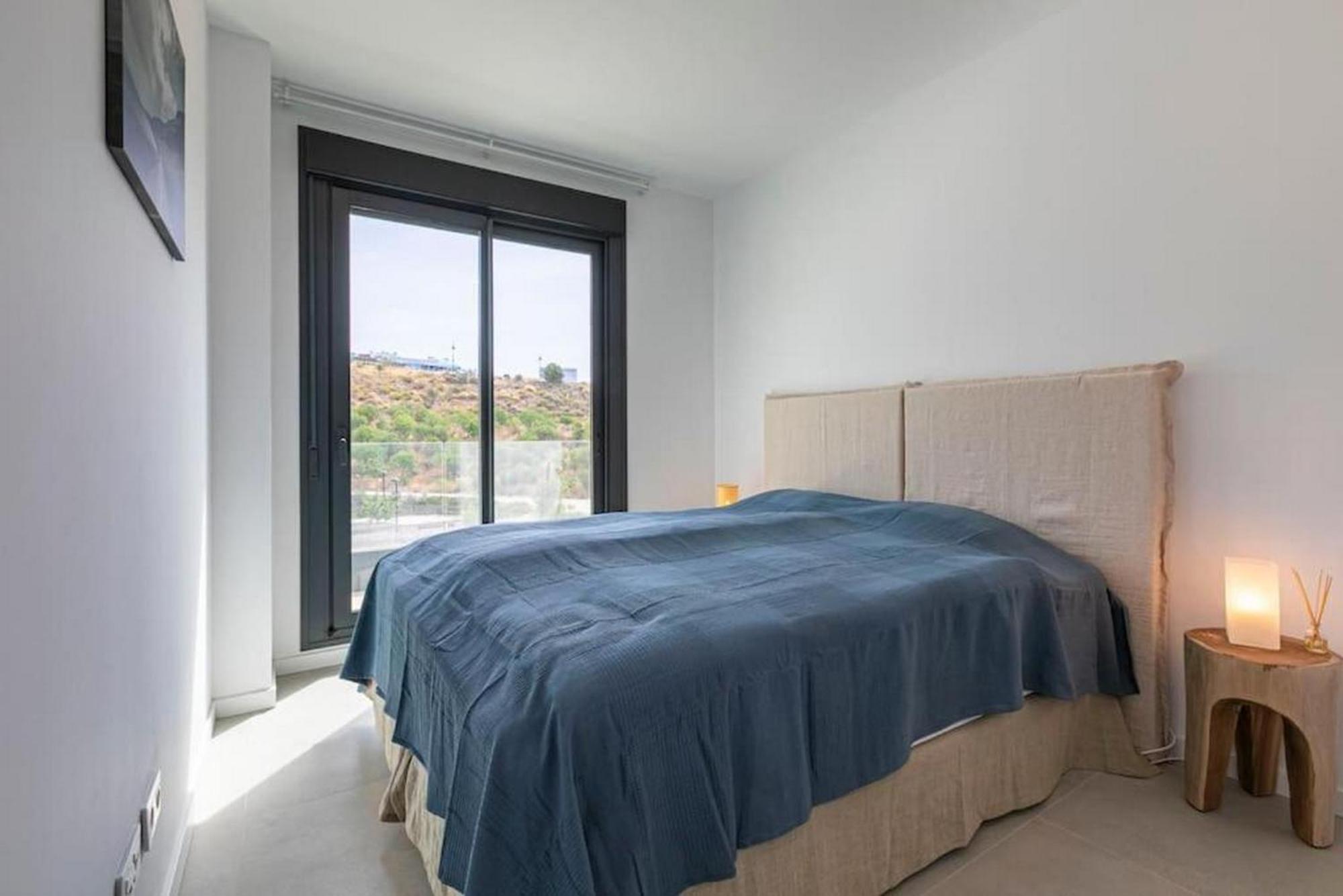 Middle Views Luxury Sea Escape