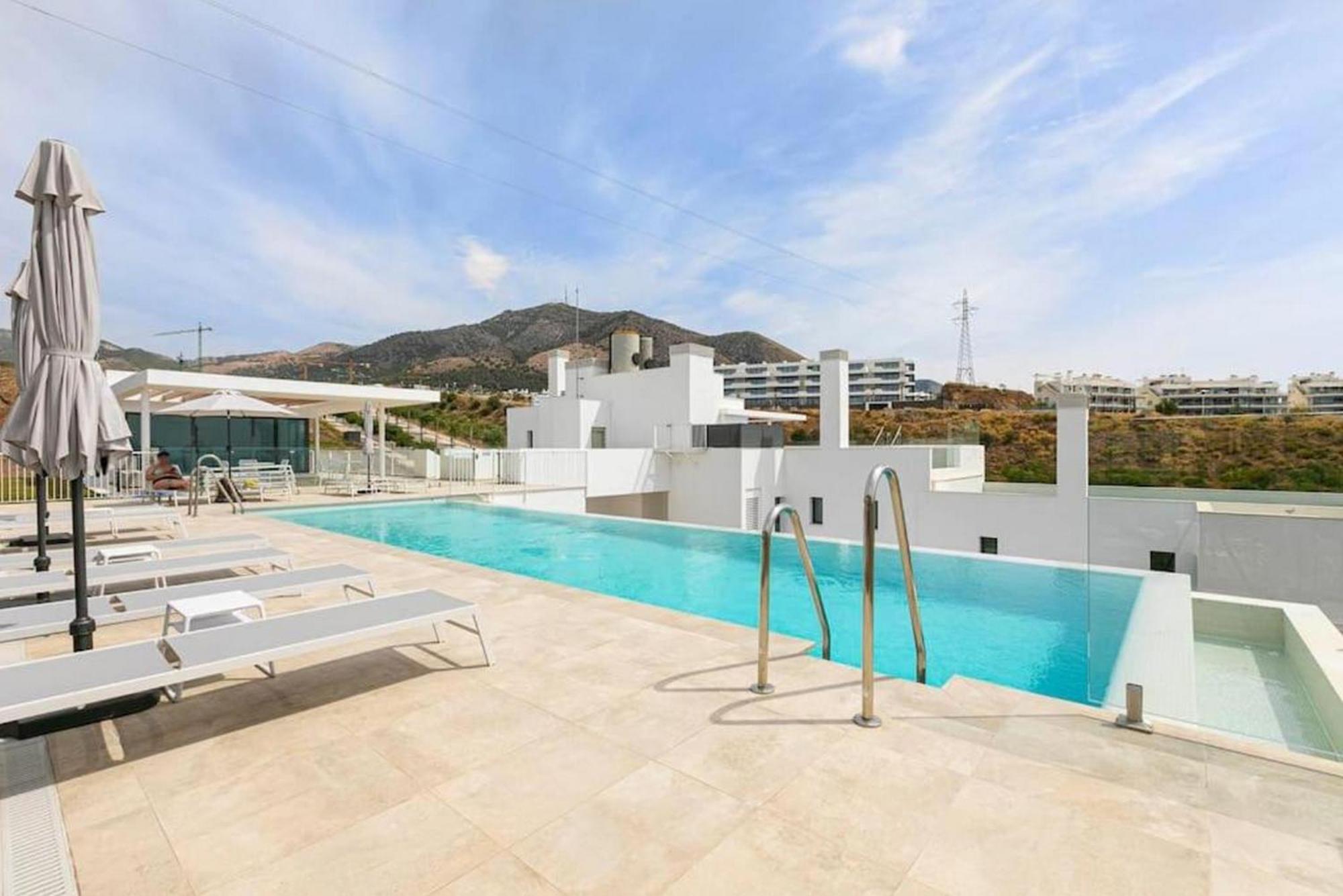 Middle Views Luxury Sea Escape Apartamento Torremuelle
