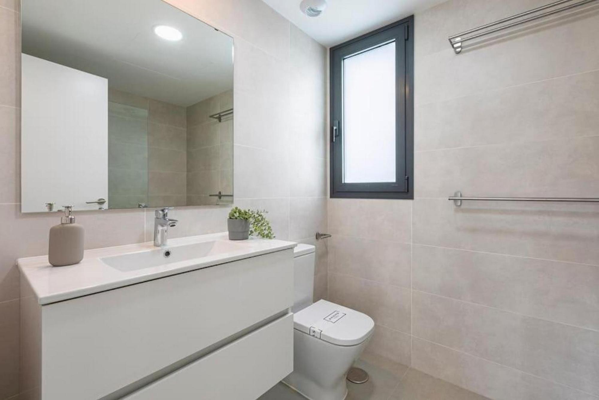 Middle Views Luxury Sea Escape