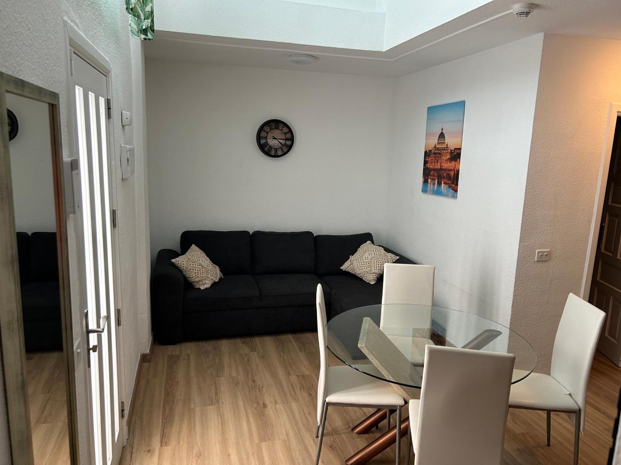 Alondra Park Apartment *