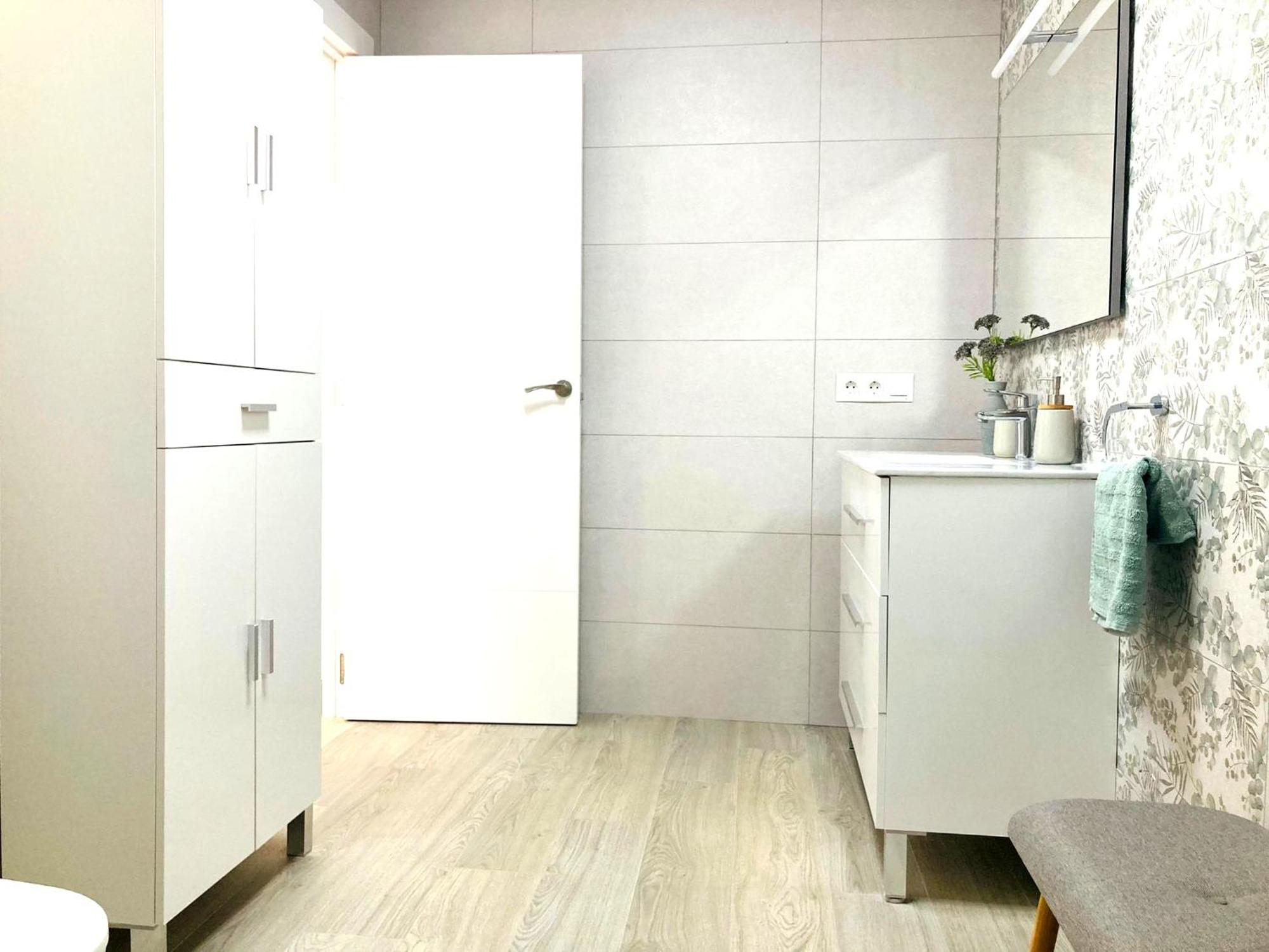 Apartamento Entero Con Solarium En Sabinillas, Con Piscina Y Al Lado Del Puerto De La Duquesa