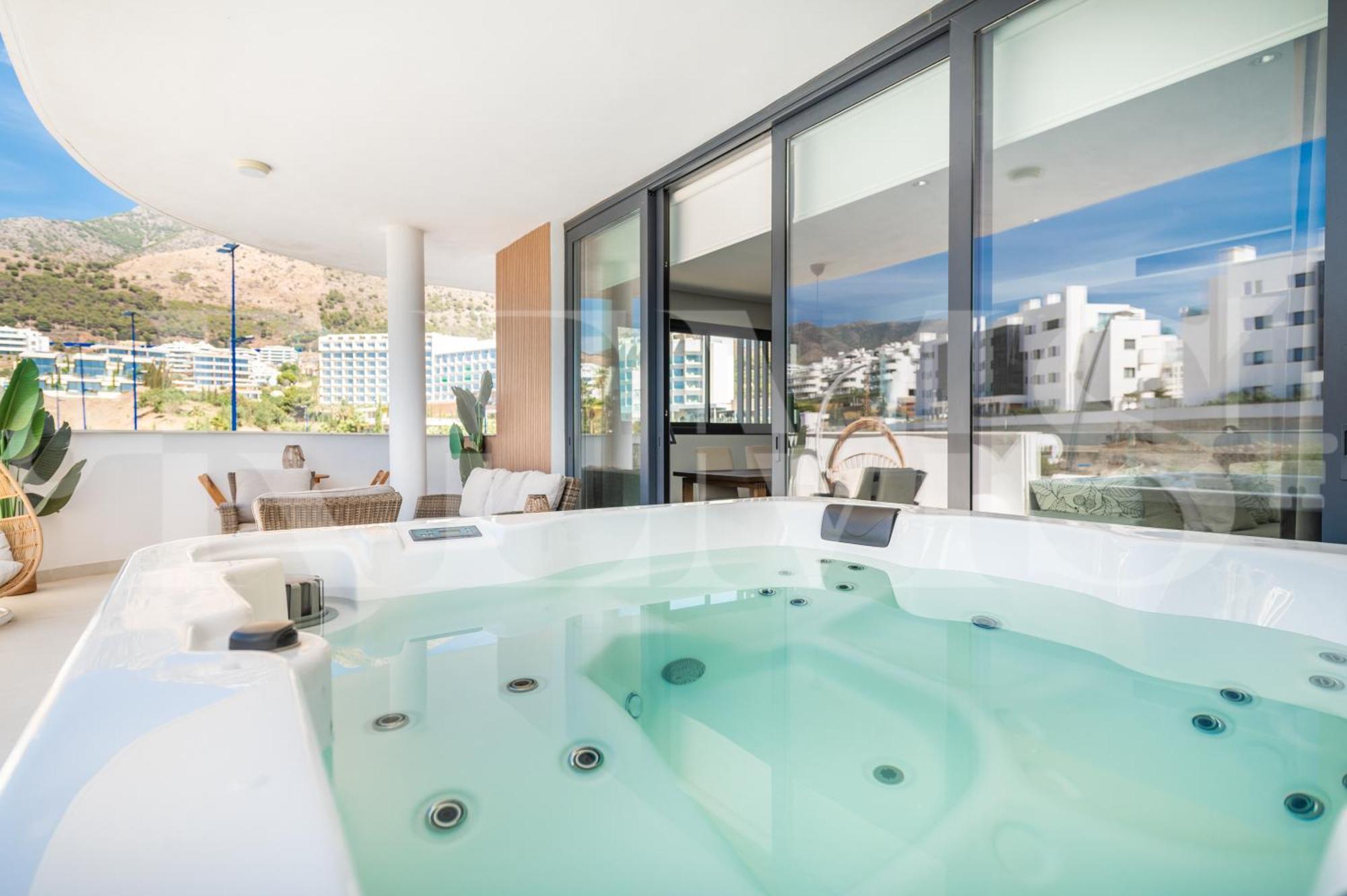 Lovely View With Private Jacuzzi & Terrace, Pool And Parking By Rems * Fuengirola