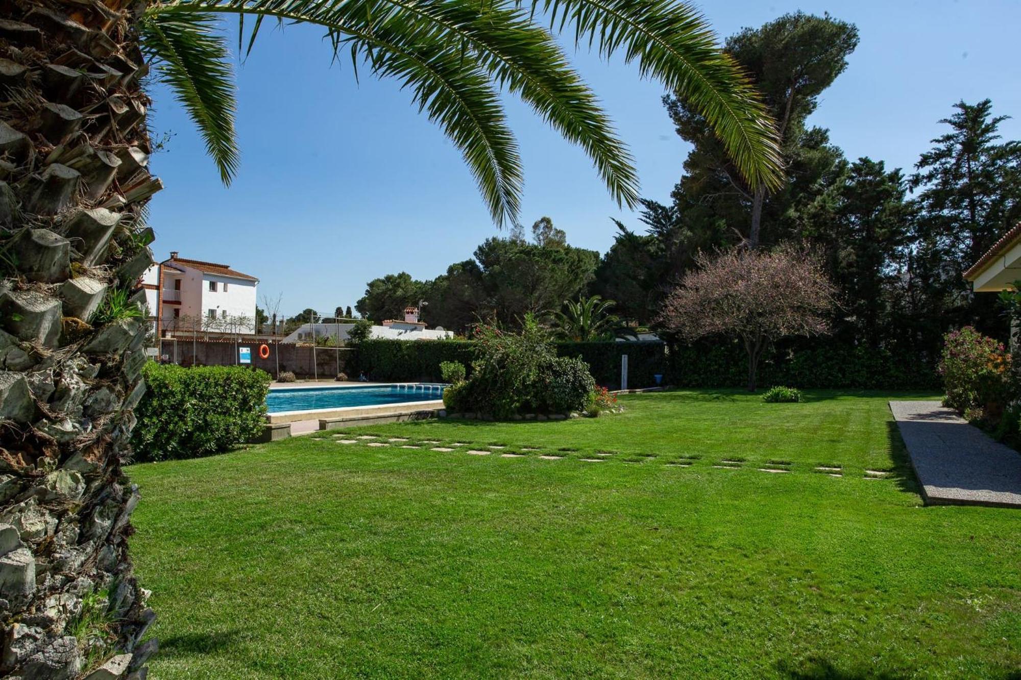 Un Jardin Apartamento L' Escala