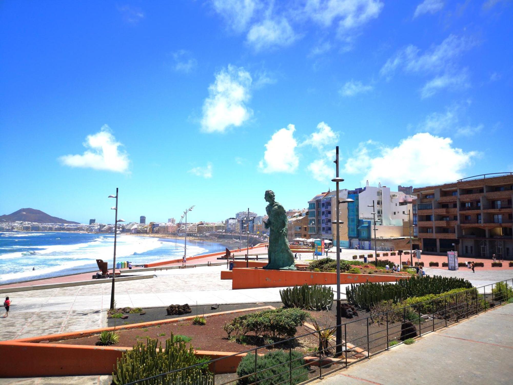 En Primera Línea De Playa Canteras