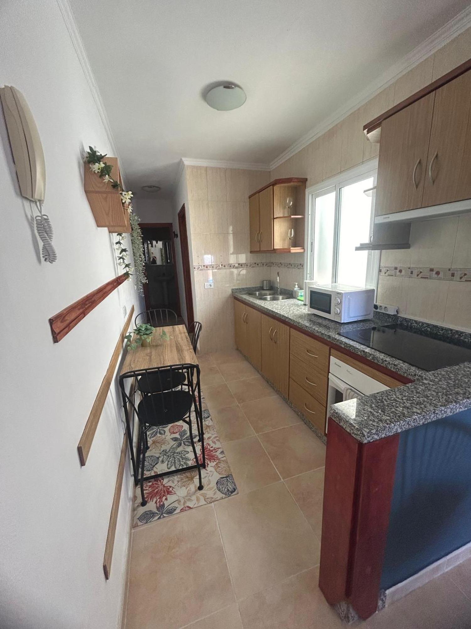 Acogedor Atico Con Terraza En Apartamento