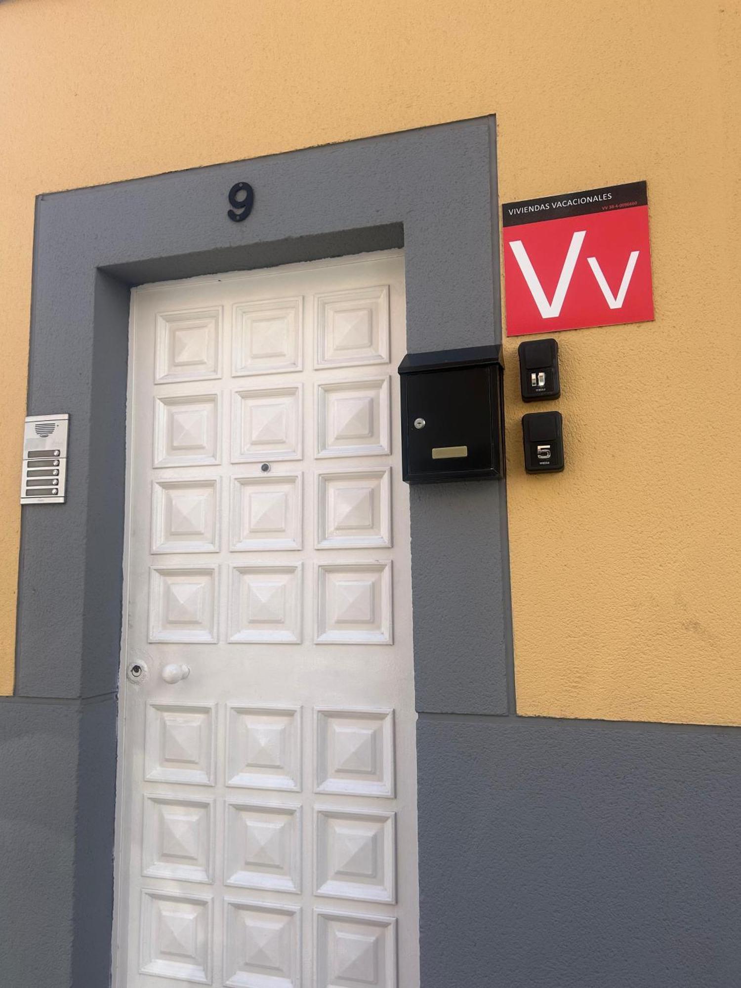 Acogedor Atico Con Terraza En *