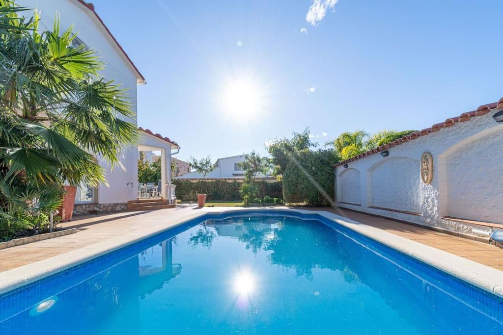 Sm21-gran En La Playa, 4 Habitaciones, Climatizada, Piscina, Barbacoa Y Wifi Villa Empuriabrava