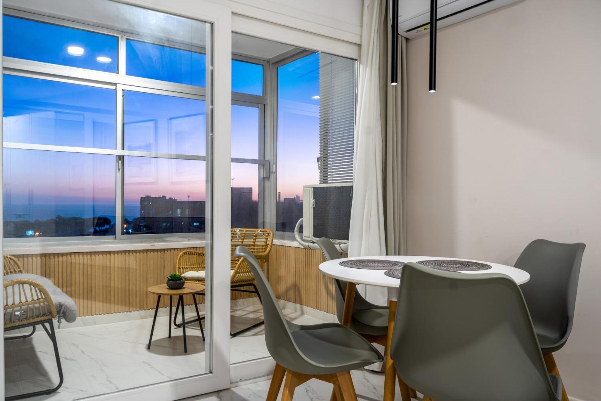 Apartment Modern Studio With Sea Views 5 Min From The Beach