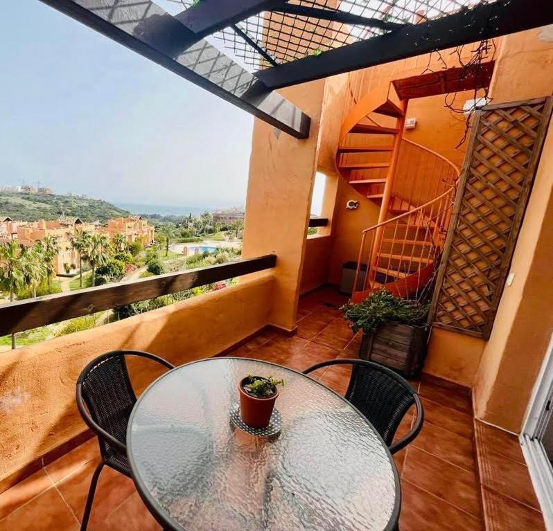 Apartamento 2 Bedroom Penthouse With A Private 360 Rooftop Terrace With Sea And Mountain Views Bahía de Casares