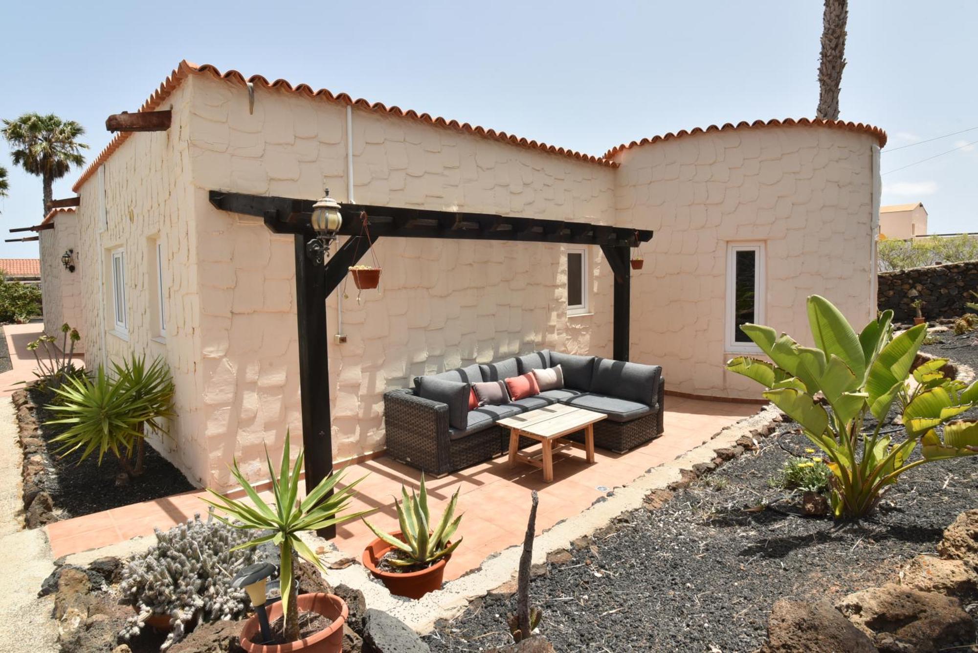 Doce Palmeras, Stunning In Beautiful Gardens La Oliva