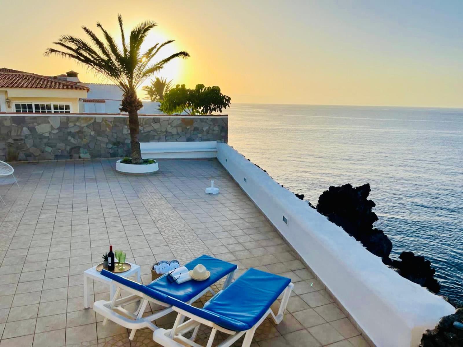 Villa Beachfront And Pool